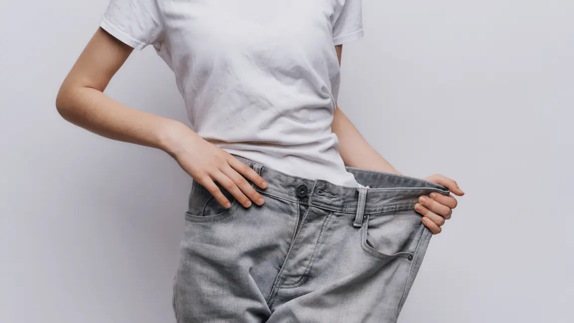 A women is showing her fat loss result