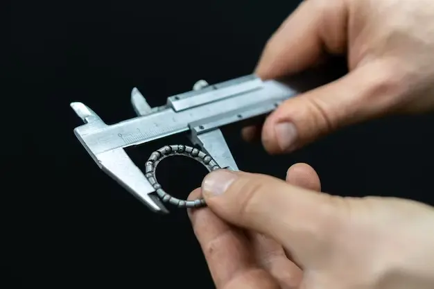 Skinfold caliper for body fat measurement