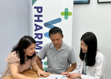 Pharmacist providing nutrition consultation